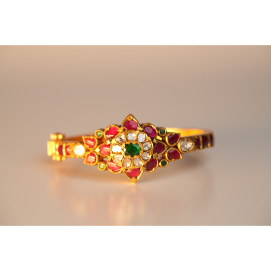 Gold Kundan braclate GBNG/78