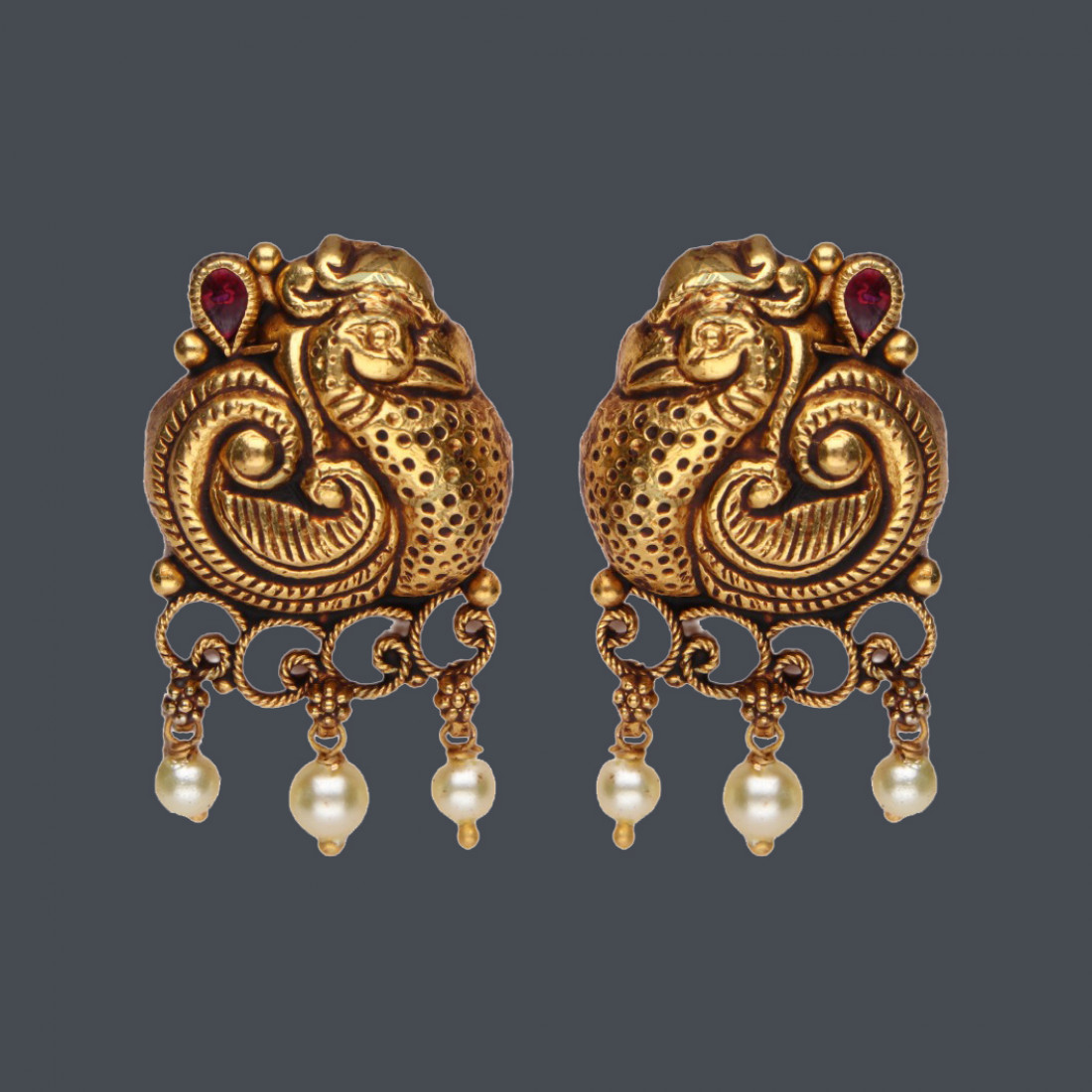 GOLD STUDS M68622